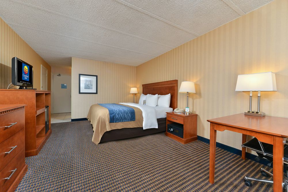 Comfort Inn Falls Church - Tysons Corner Esterno foto