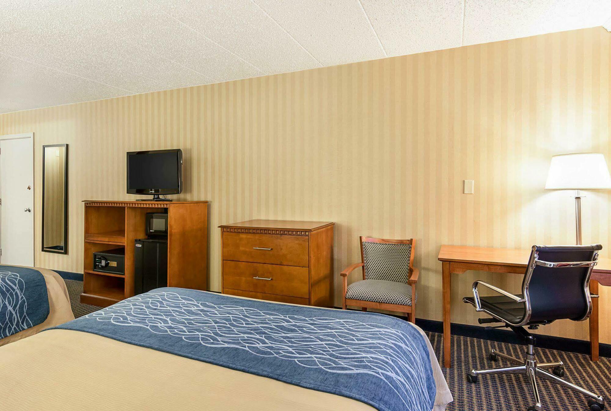 Comfort Inn Falls Church - Tysons Corner Esterno foto