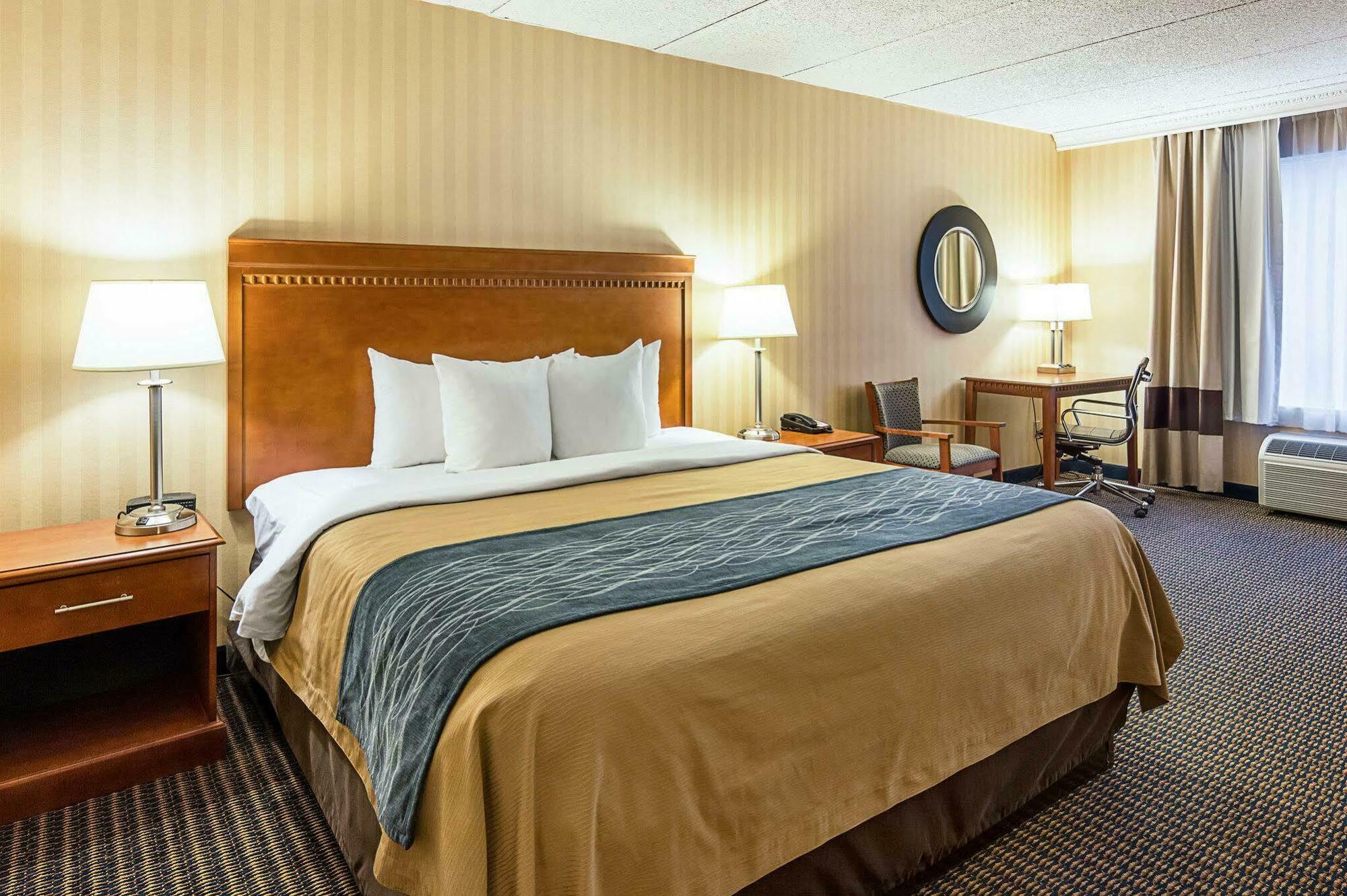 Comfort Inn Falls Church - Tysons Corner Esterno foto