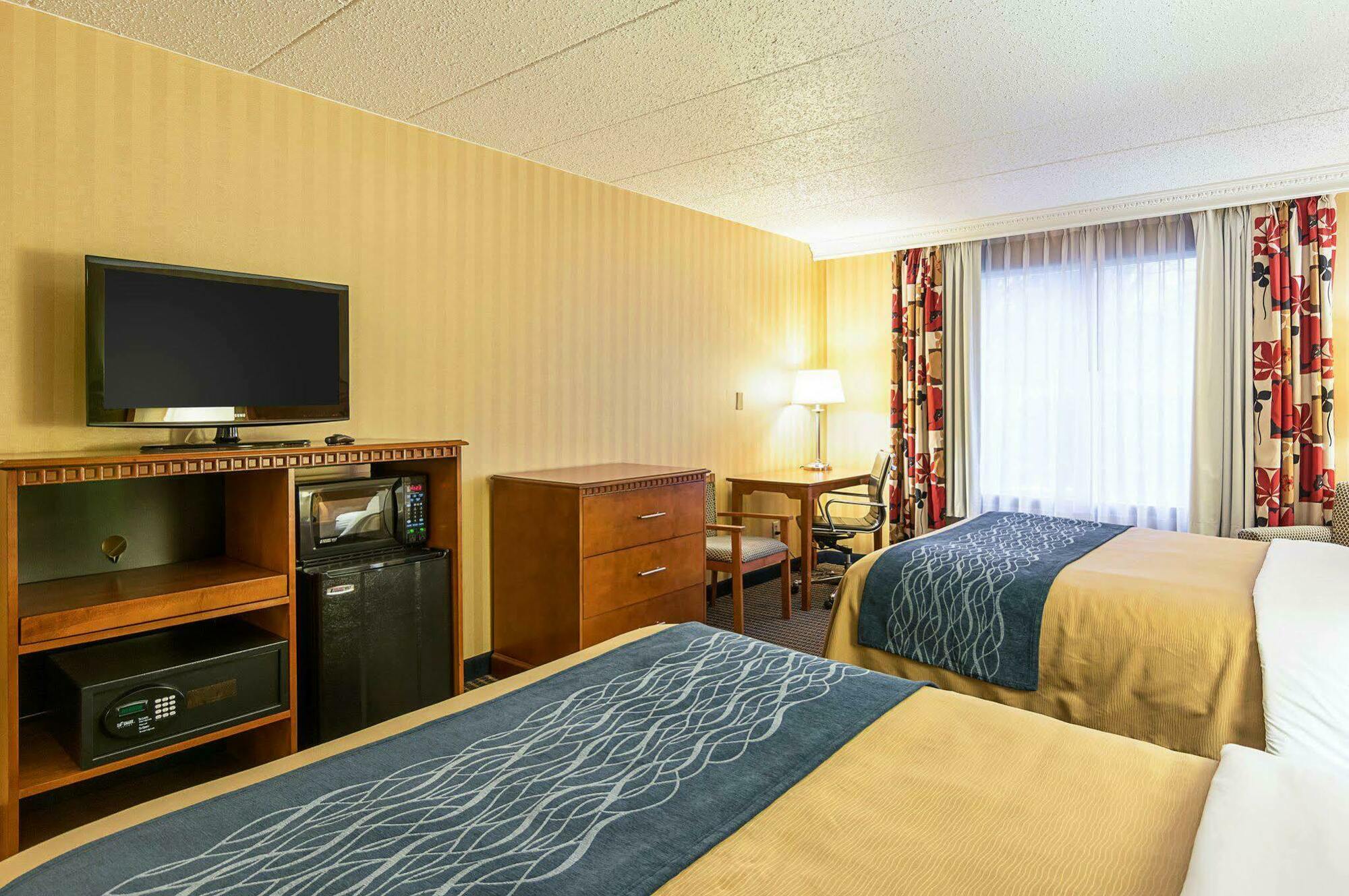 Comfort Inn Falls Church - Tysons Corner Esterno foto