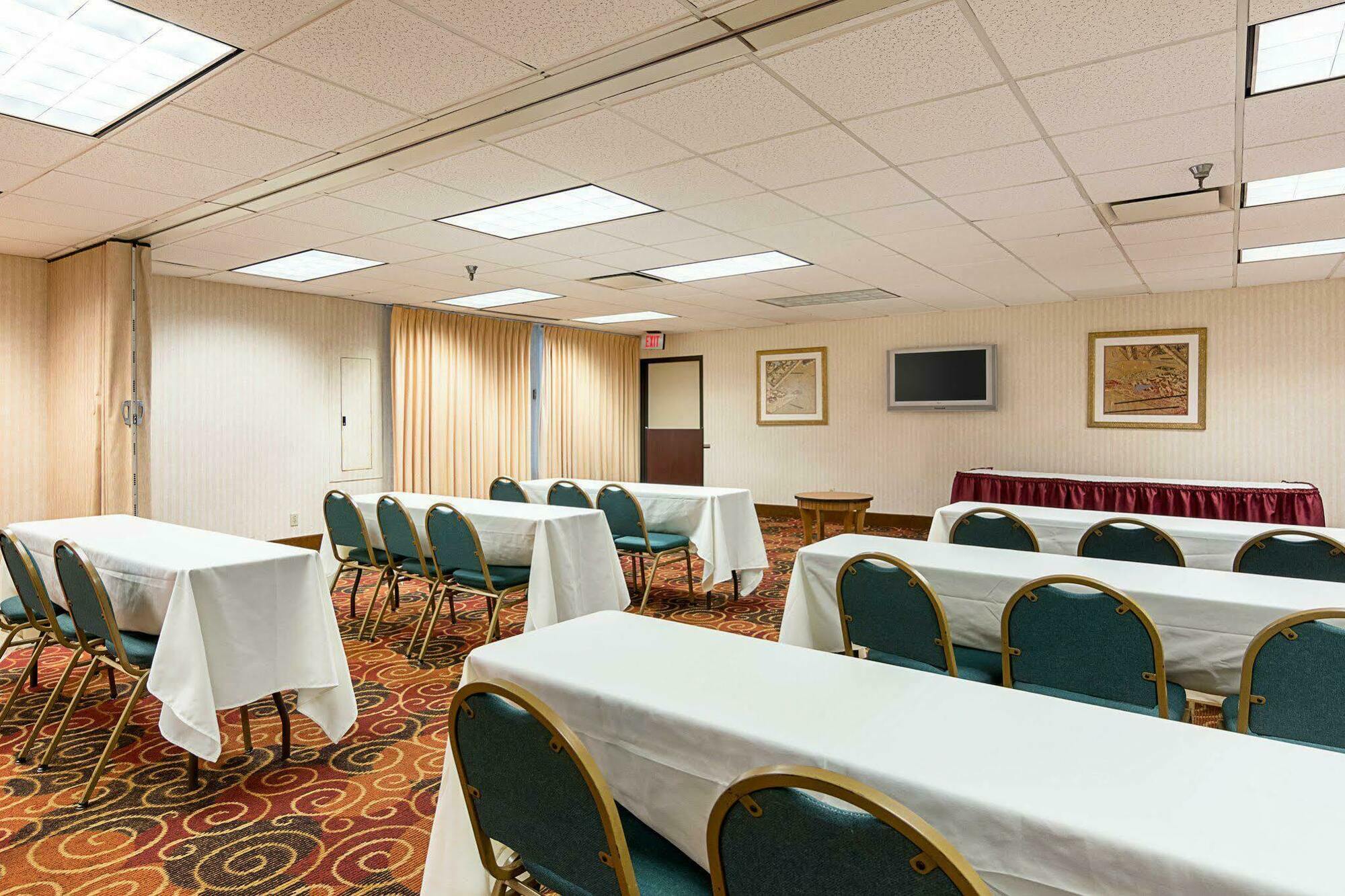 Comfort Inn Falls Church - Tysons Corner Esterno foto