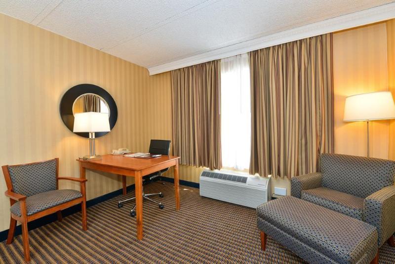 Comfort Inn Falls Church - Tysons Corner Esterno foto